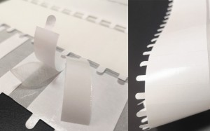 Dubbel gecoate tissue tape voor het verlijmen van naamplaatjes